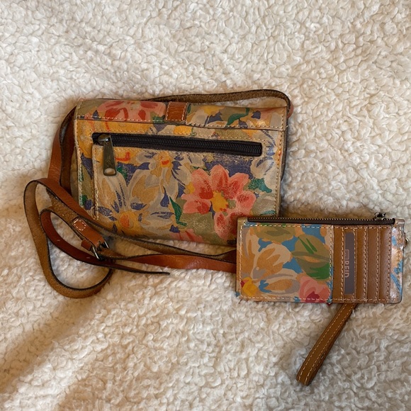 Patricia Nash Torri crossbody and matching Almeria wristlet - Picture 2 of 4